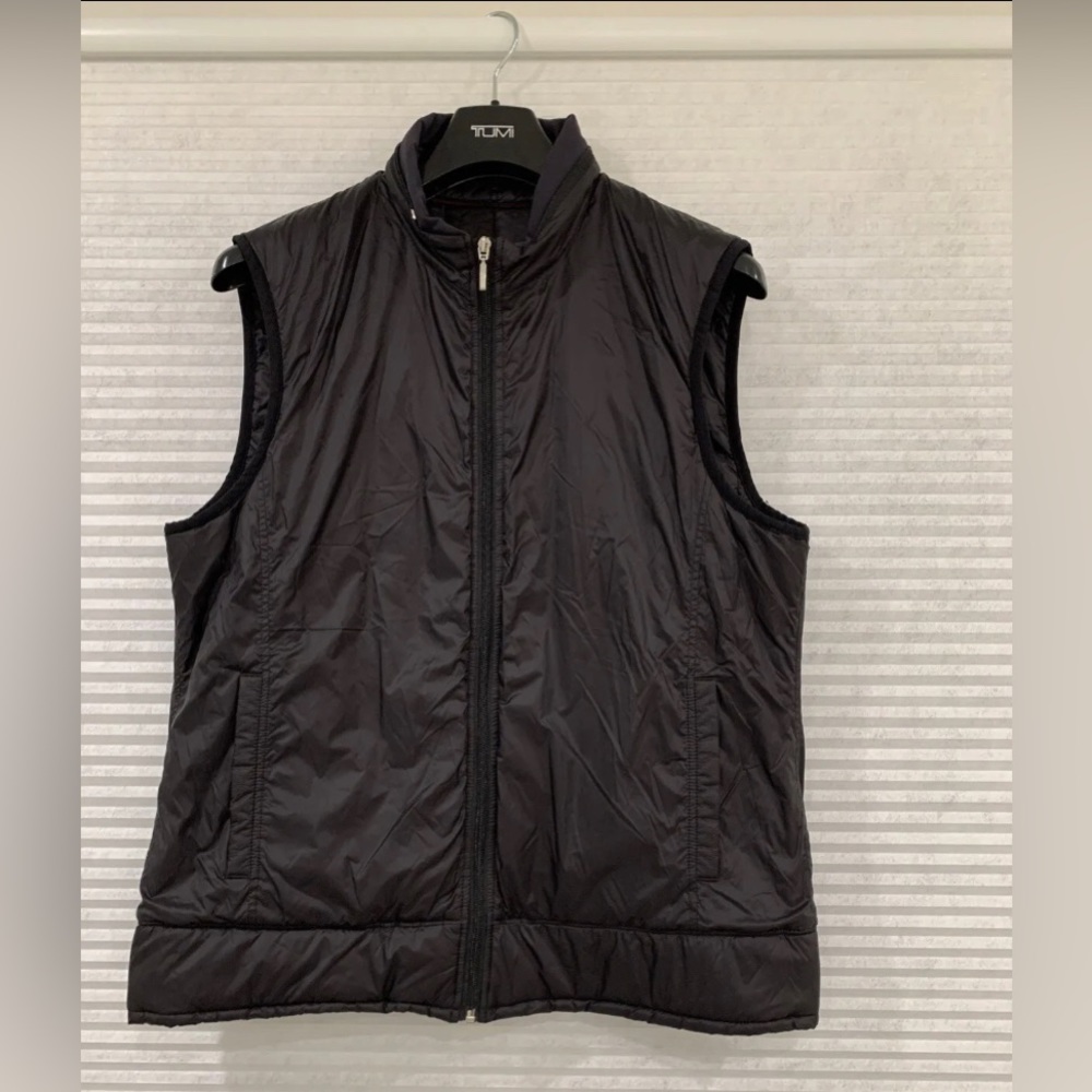 TUMI Men’s Vest Jacket. Color Black. Size Medium.